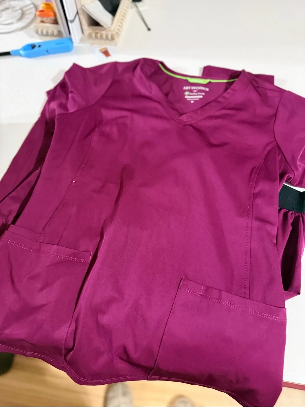 healing hands Magenta V-Neck Scrub SET SIZE MEDIUM - Picture 1 of 4